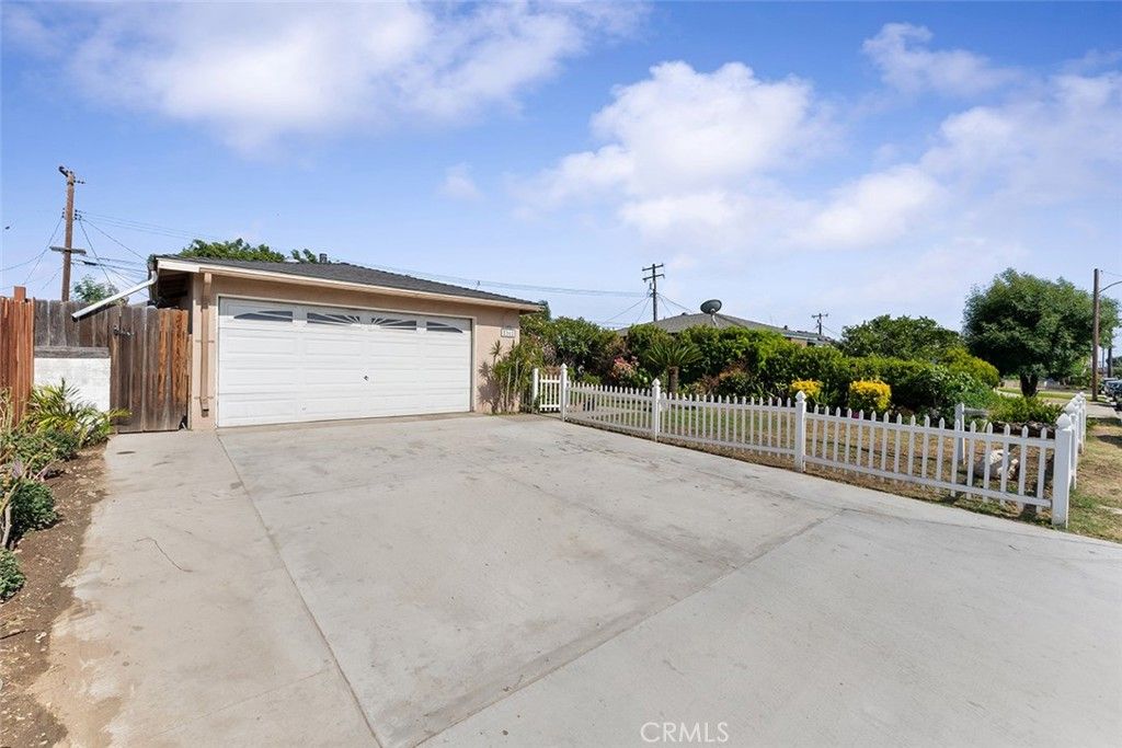 Detached Garage, Exterior