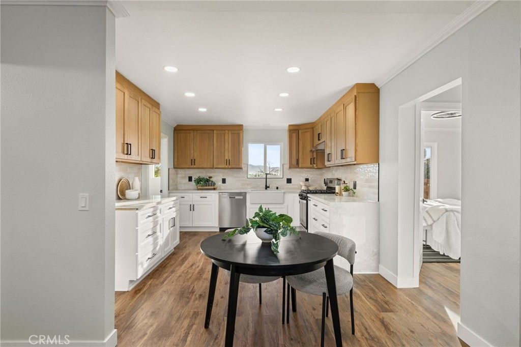 Dining room, Interior, Kitchen, Recessed Lighting, Wood Texture Flooring
