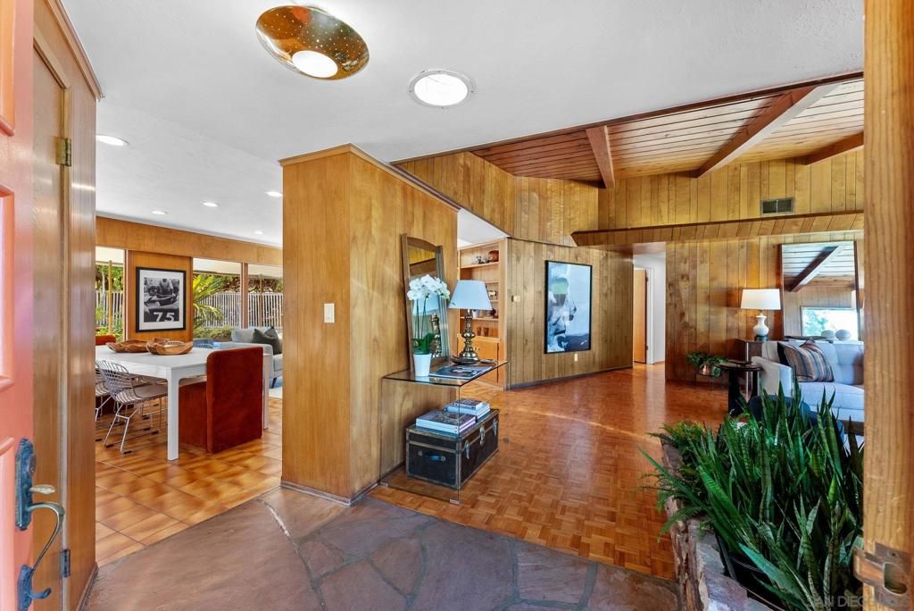 Dining room, Interior, Living room, Recessed Lighting, Wooden Beams, Wooden Ceilings, Wooden Walls