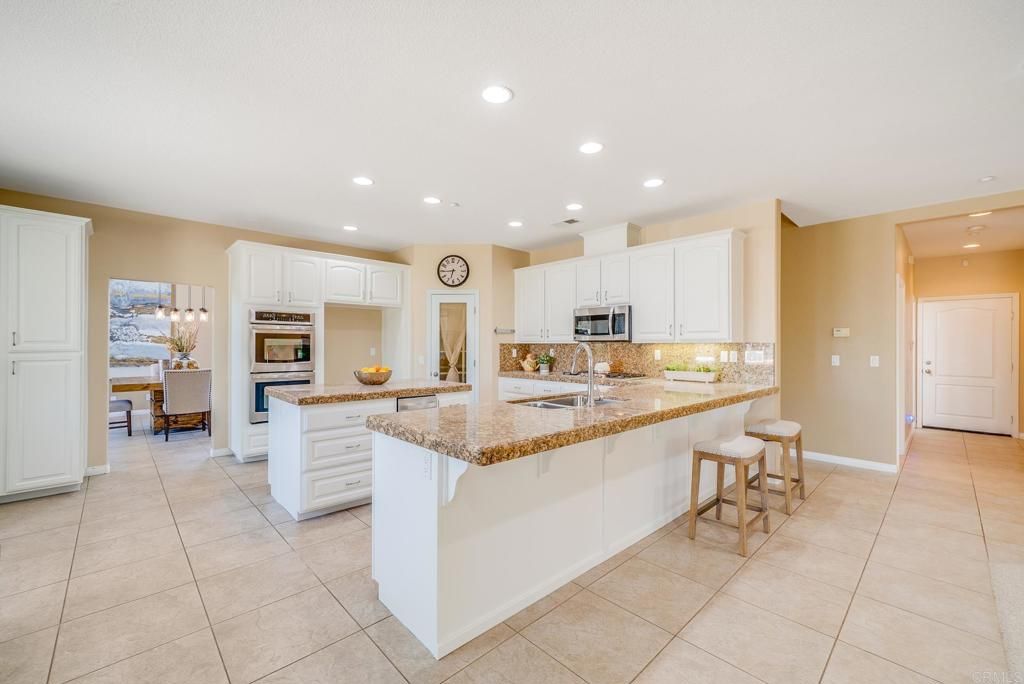 Dining room, Interior, Kitchen, Recessed Lighting, Stainless Steel Appliances, Water