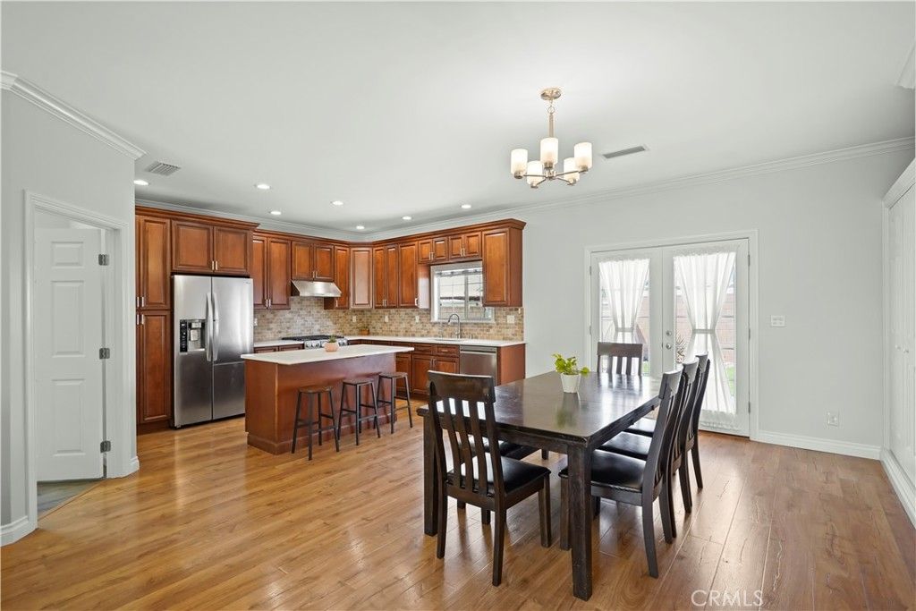 Chandelier, Dining room, Interior, Kitchen, Recessed Lighting, Stainless Steel Appliances, Wood Texture Flooring