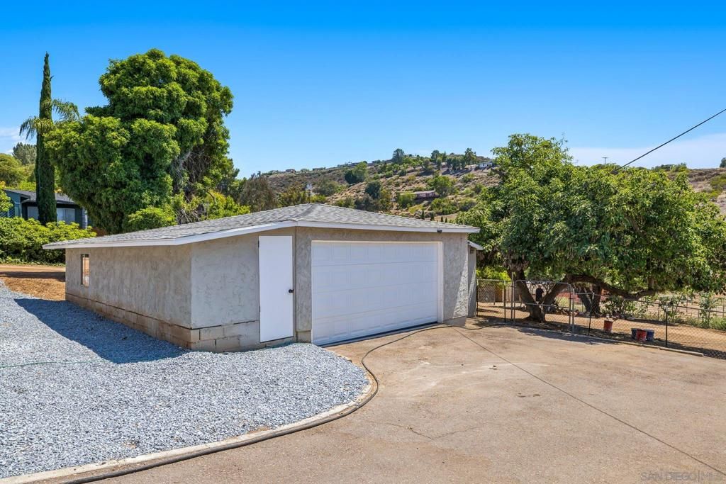 Detached Garage, Exterior