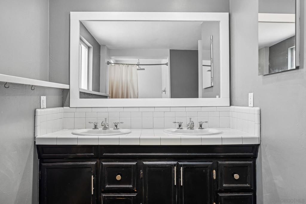Bathroom, Interior, Tile Countertops
