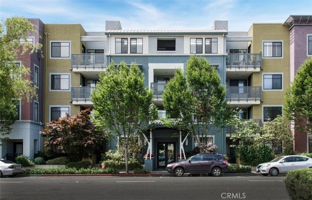 Exterior, Facade, Condo Building