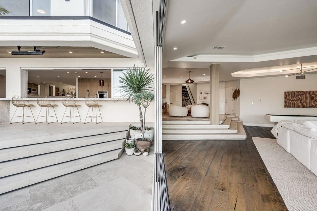 Interior, Recessed Lighting, Wood Texture Flooring