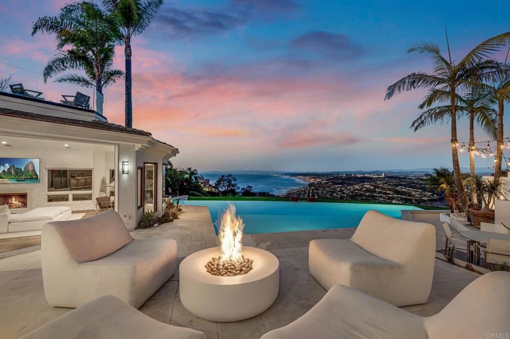Exterior, Pool, Water