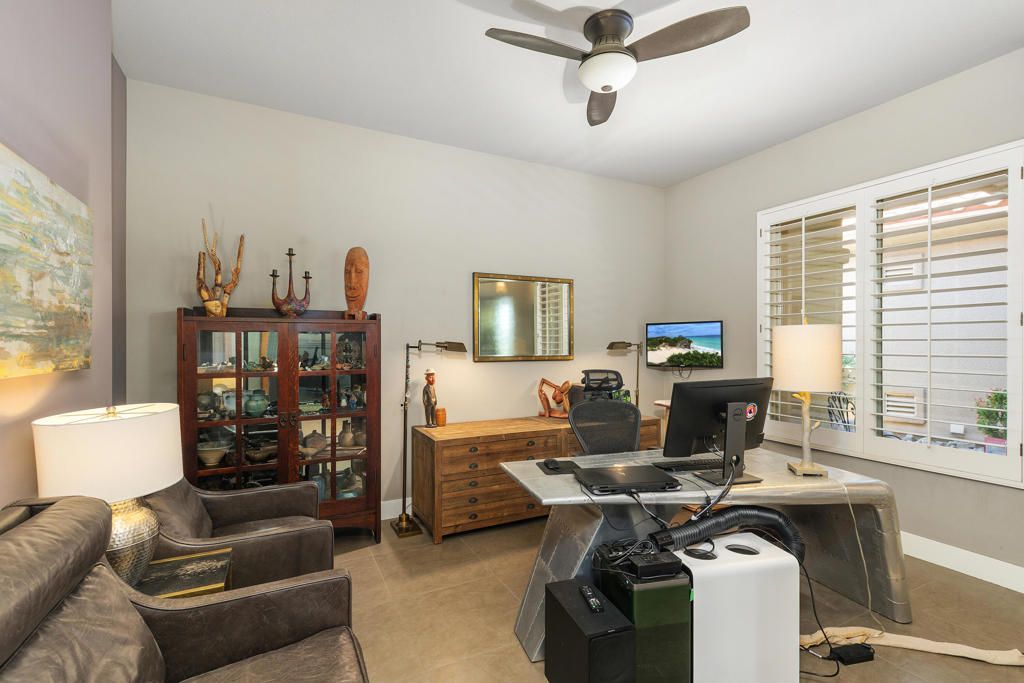 Home Office, Interior