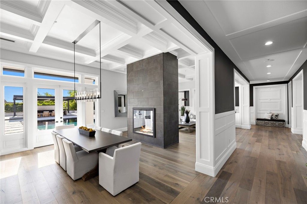 Chandelier, Dining room, Interior, Pendant Lights, Recessed Lighting, Wood Texture Flooring