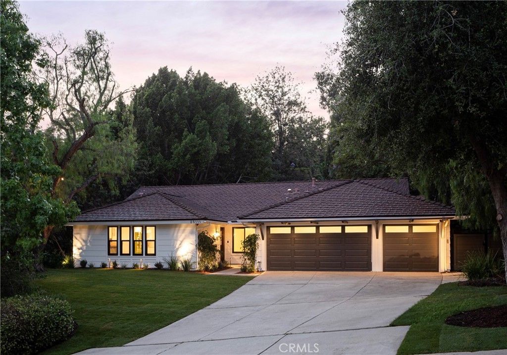 Attached, Exterior, Facade, Ranch