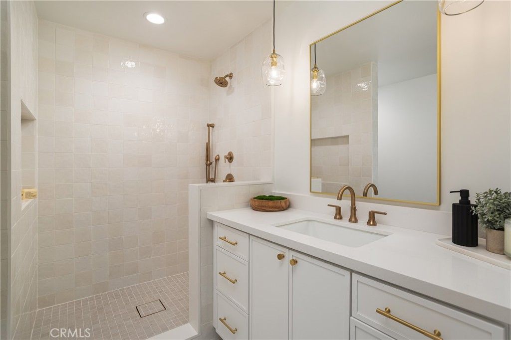 Bathroom, Interior, Pendant Lights, Recessed Lighting