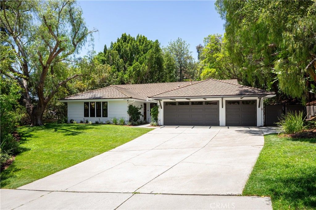 Attached, Exterior, Facade, Ranch