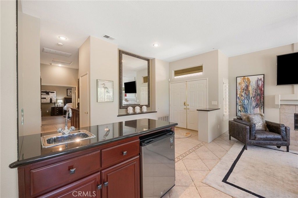 Fireplace, Interior, Kitchen, Recessed Lighting