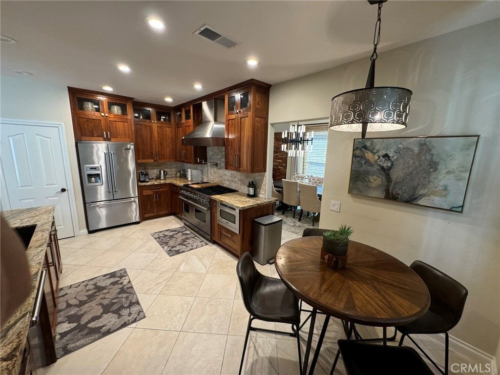 Dining room, Interior, Kitchen, Pendant Lights, Recessed Lighting, Stainless Steel Appliances