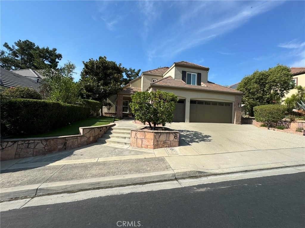 Attached, Exterior, Facade, Mediterranean