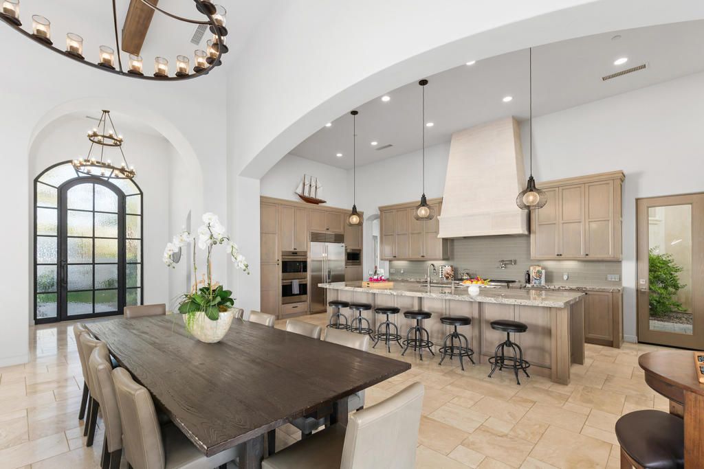 Dining room, Interior, Kitchen, Pendant Lights, Recessed Lighting, Stainless Steel Appliances