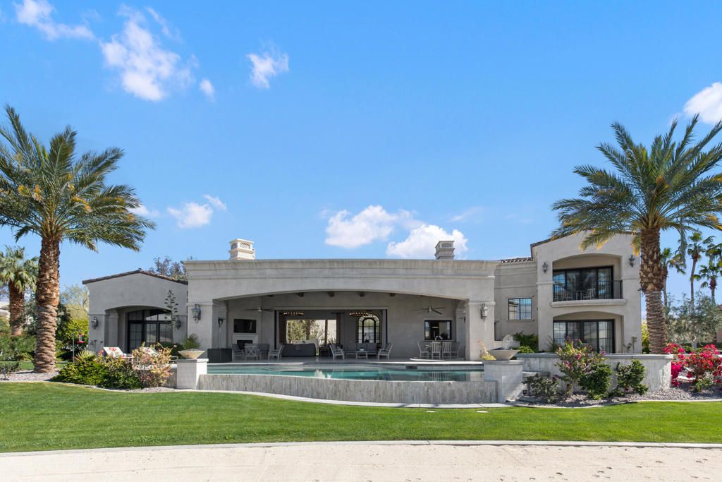 Backyard, Exterior, Facade, Pool, Modern