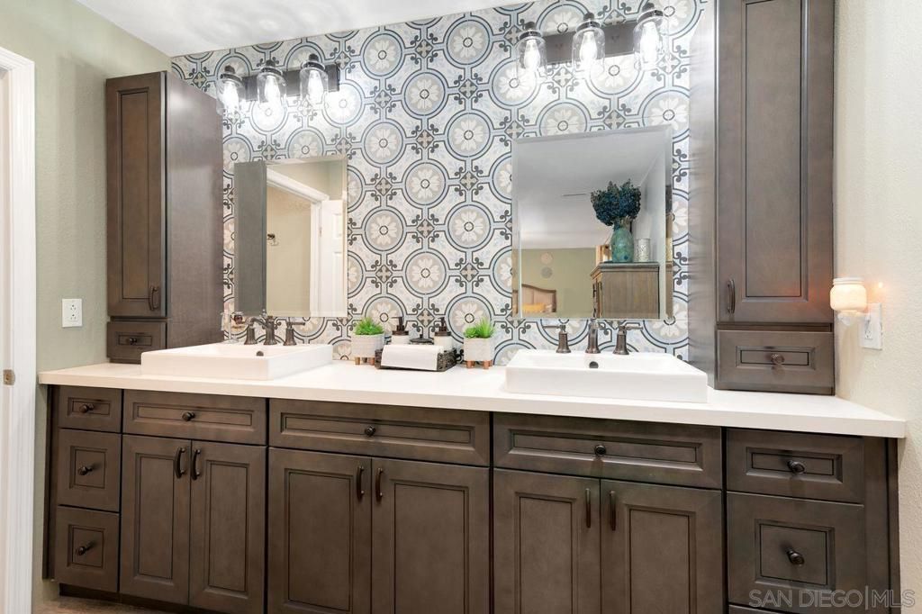 Bathroom, Dual Sink Vanities, Interior
