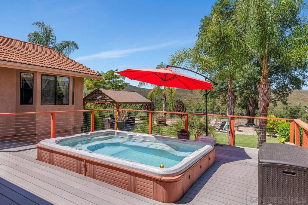 Exterior, Hot Tub