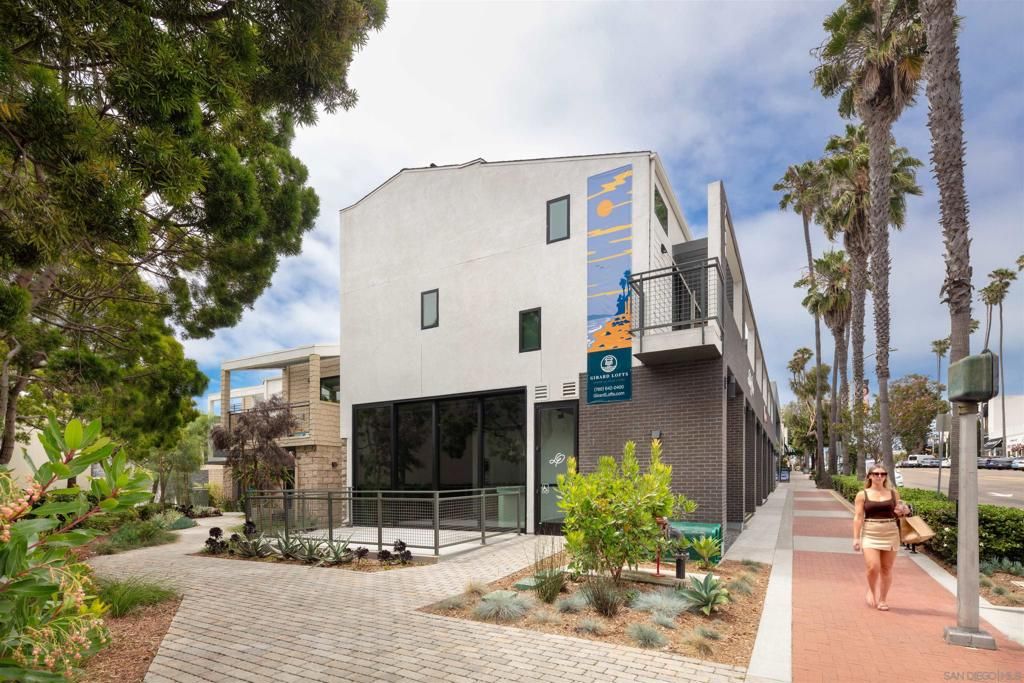 Exterior, Facade, Brick Facade, Modern