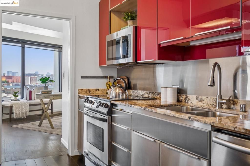 Dining room, Interior, Kitchen, Stainless Steel Appliances, Wood Texture Flooring