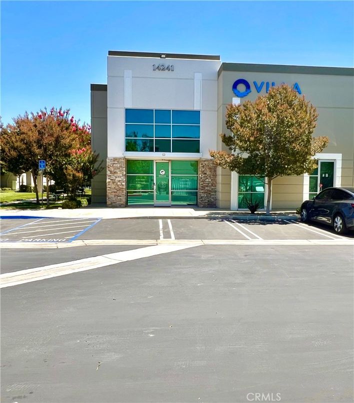 Exterior, Facade, Modern
