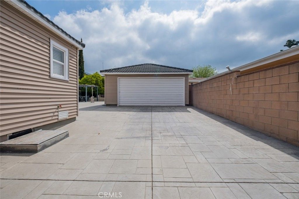 Detached Garage, Exterior