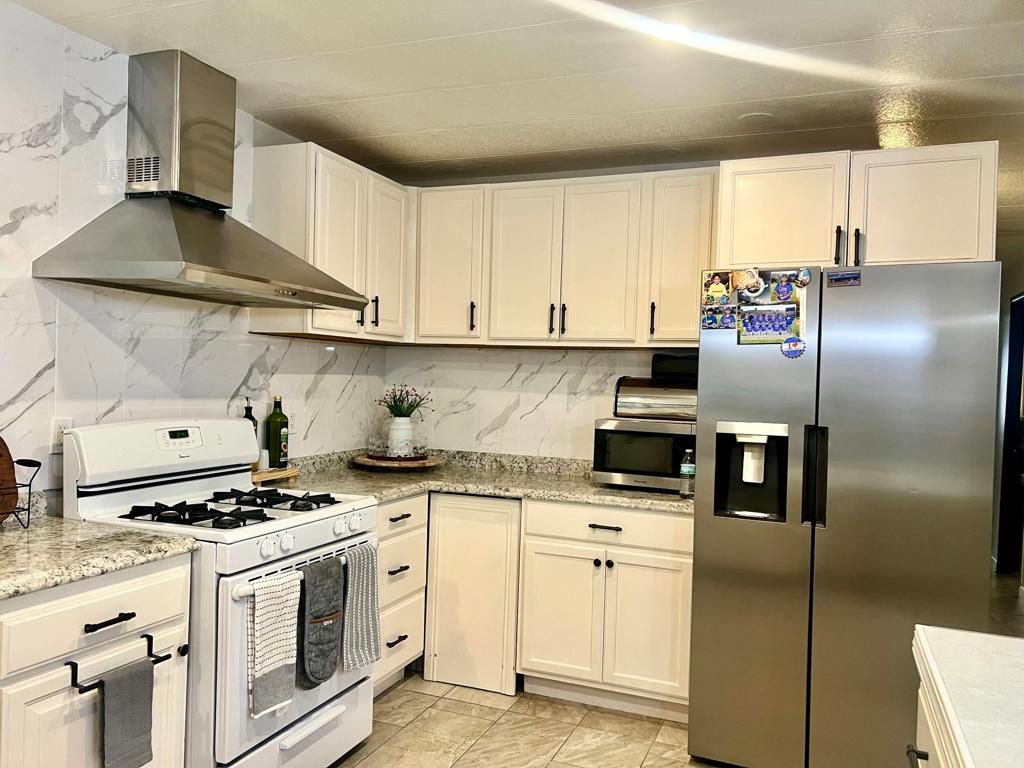 Interior, Kitchen, Marble Walls, Stainless Steel Appliances