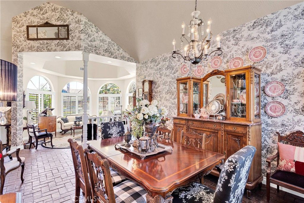 Chandelier, Dining room, Interior, Living room, Recessed Lighting