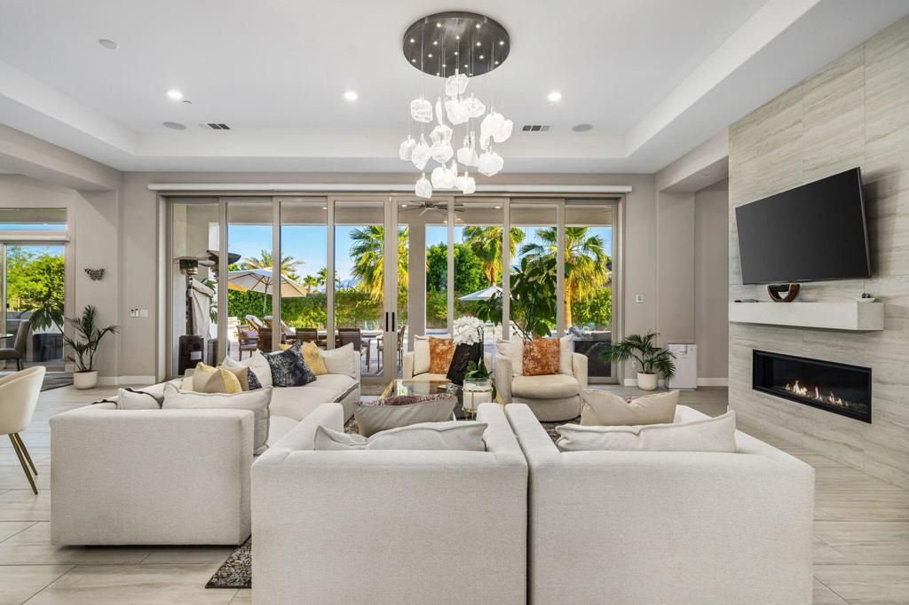 Fireplace, Interior, Living room, Pendant Lights, Recessed Lighting