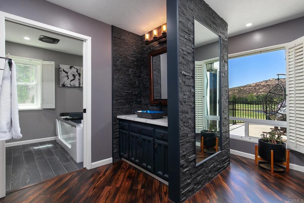 Bathroom, Interior, Recessed Lighting, Wood Texture Flooring