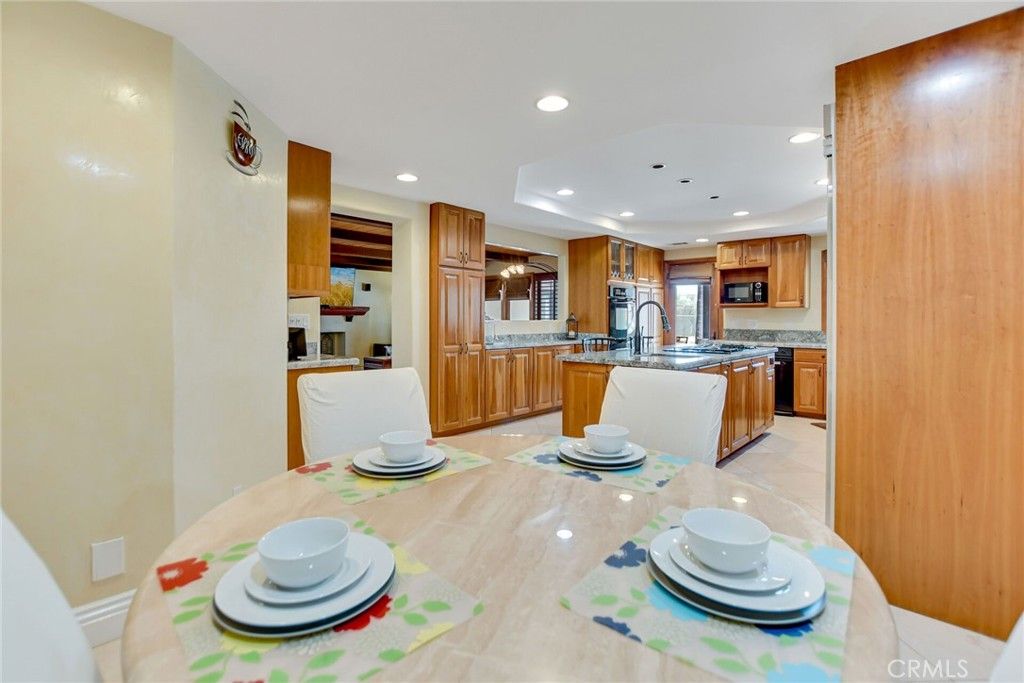 Dining room, Interior, Kitchen, Recessed Lighting