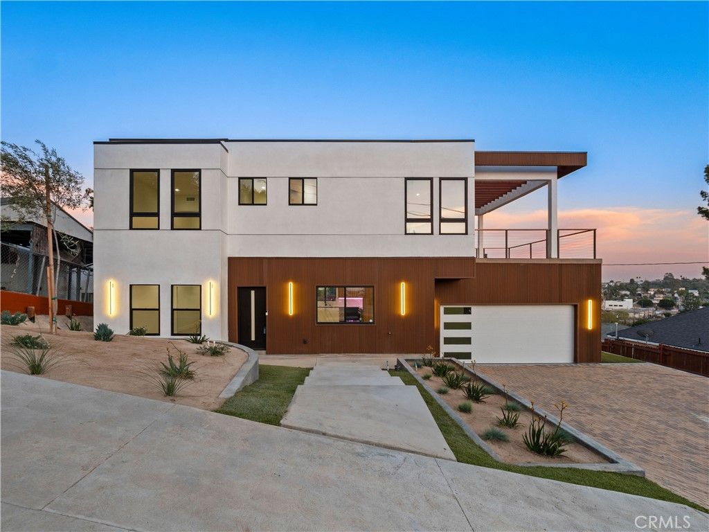 Attached, Exterior, Facade, Modern