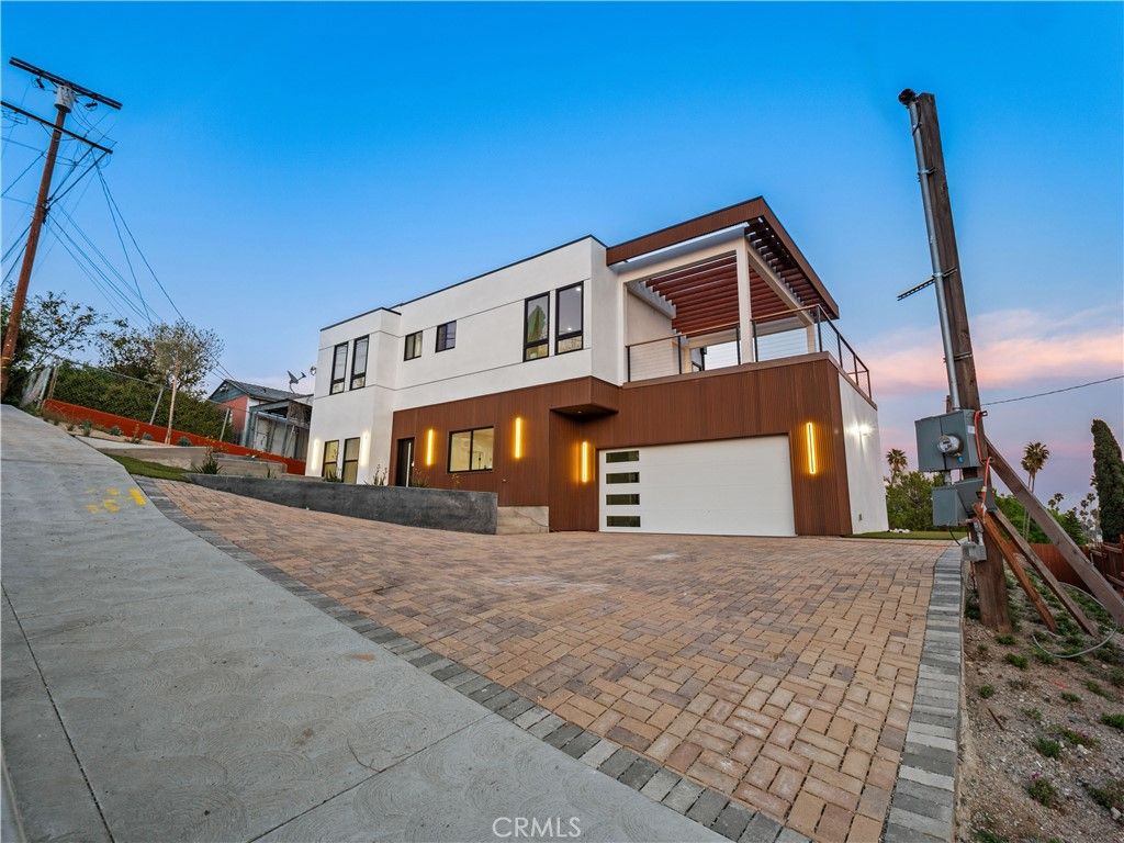 Attached, Exterior, Facade, Modern