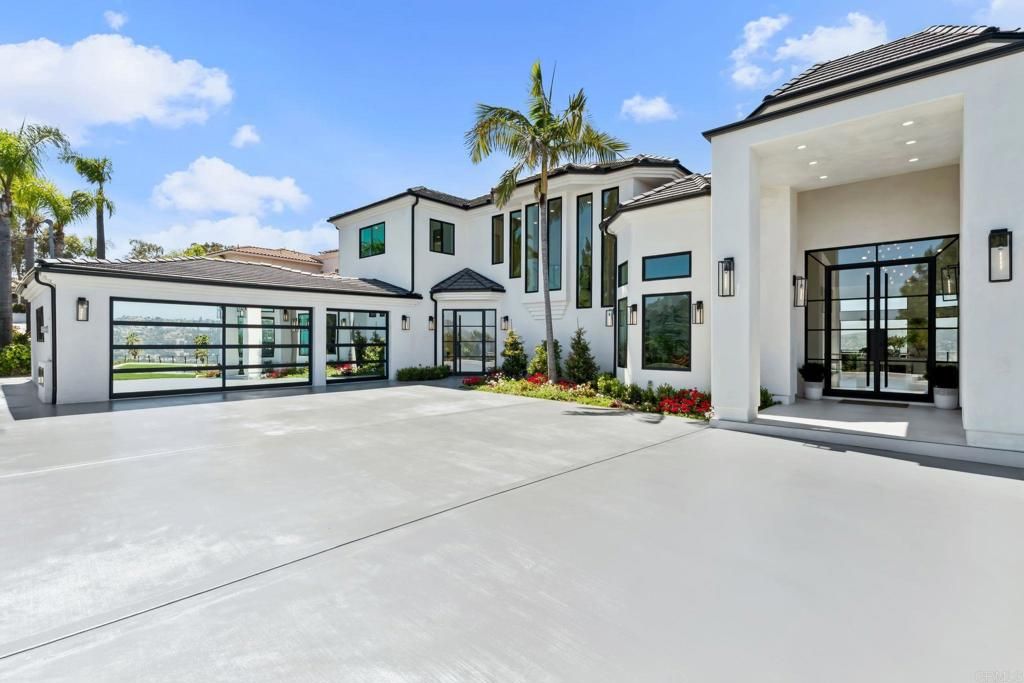 Attached, Exterior, Facade, Modern