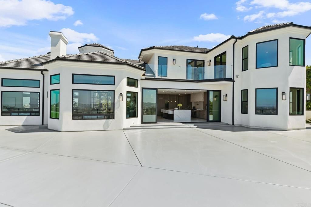 Exterior, Facade, Mediterranean