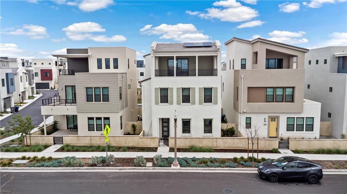 Exterior, Facade, Solar Panels, Modern