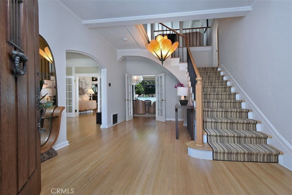 Interior, Pendant Lights, Wood Texture Flooring