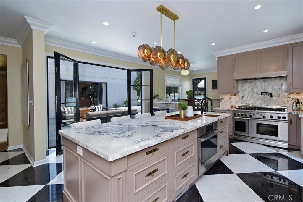 Dining room, Interior, Kitchen, Pendant Lights, Recessed Lighting, Stainless Steel Appliances