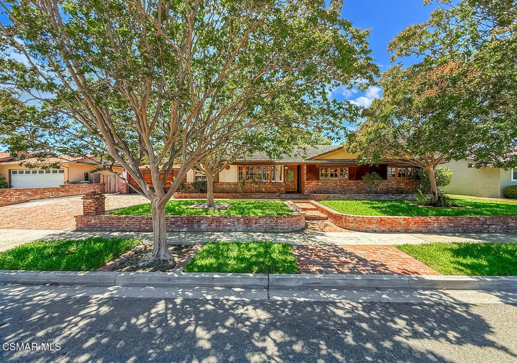 Exterior, Facade, Ranch