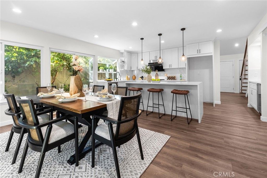 Dining room, Interior, Kitchen, Pendant Lights, Recessed Lighting, Wood Texture Flooring