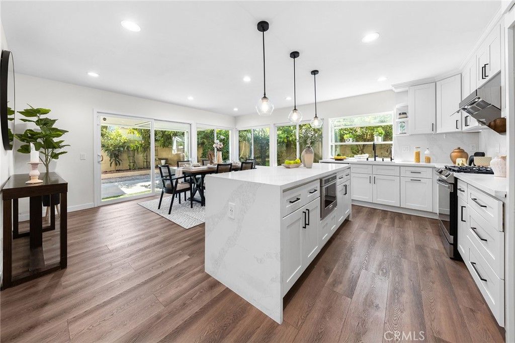 Dining room, Interior, Kitchen, Pendant Lights, Recessed Lighting, Wood Texture Flooring