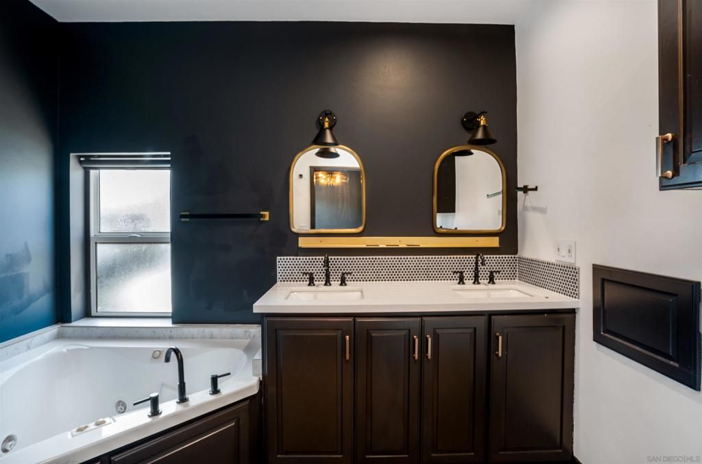 Bathroom, Dual Sink Vanities, Interior
