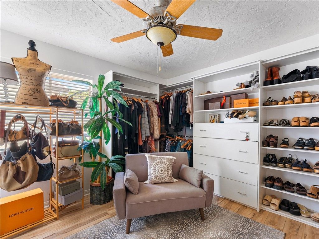 Interior, Walk-in Closets, Wood Texture Flooring