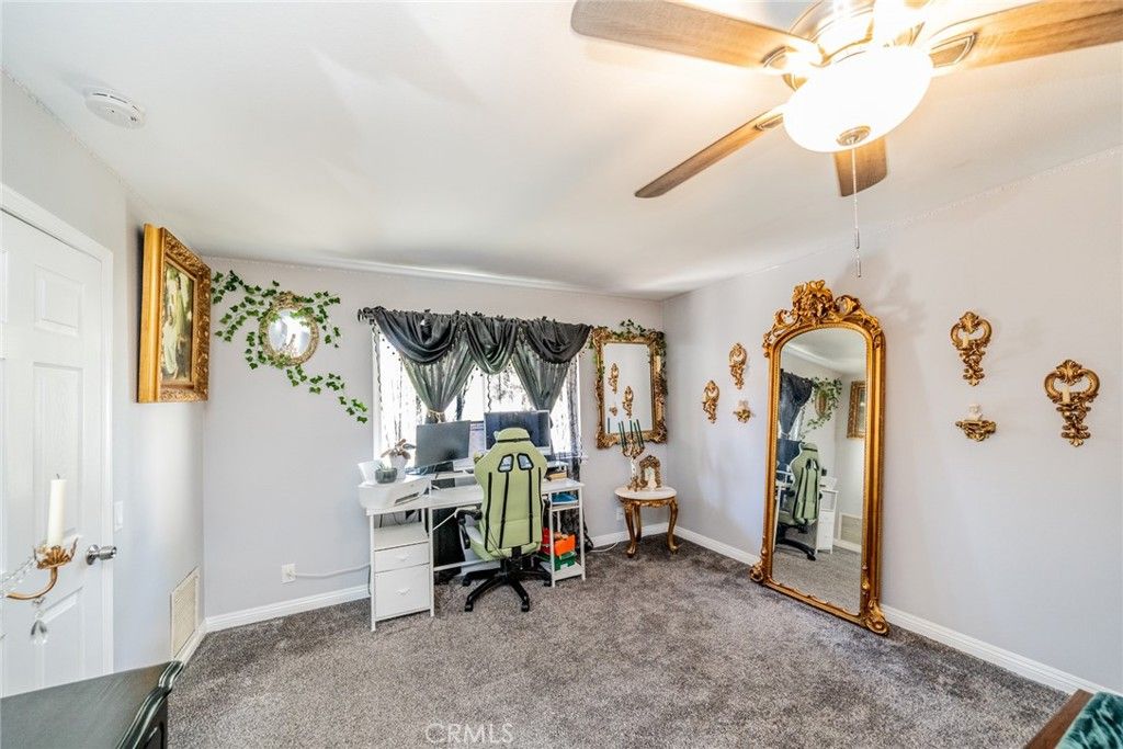 Home Office, Interior