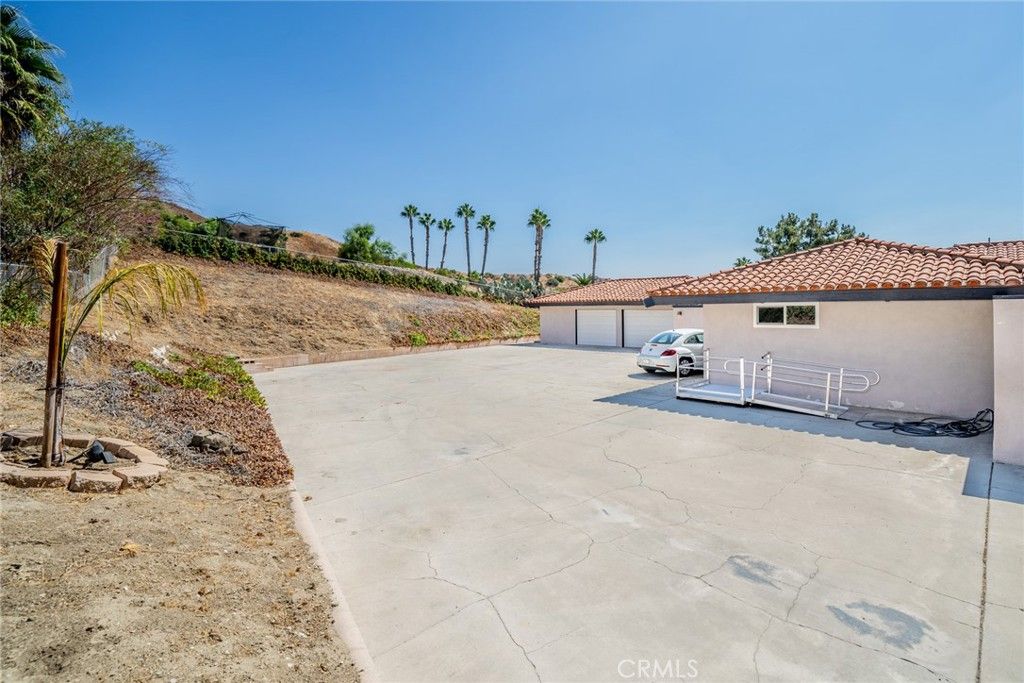 Backyard, Detached Garage, Exterior