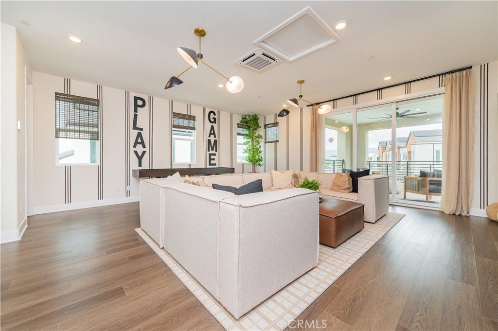 Interior, Living room, Pendant Lights, Recessed Lighting, Wood Texture Flooring