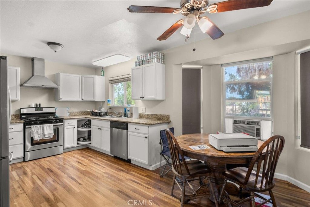 Dining room, Interior, Kitchen, Stainless Steel Appliances, Wood Texture Flooring
