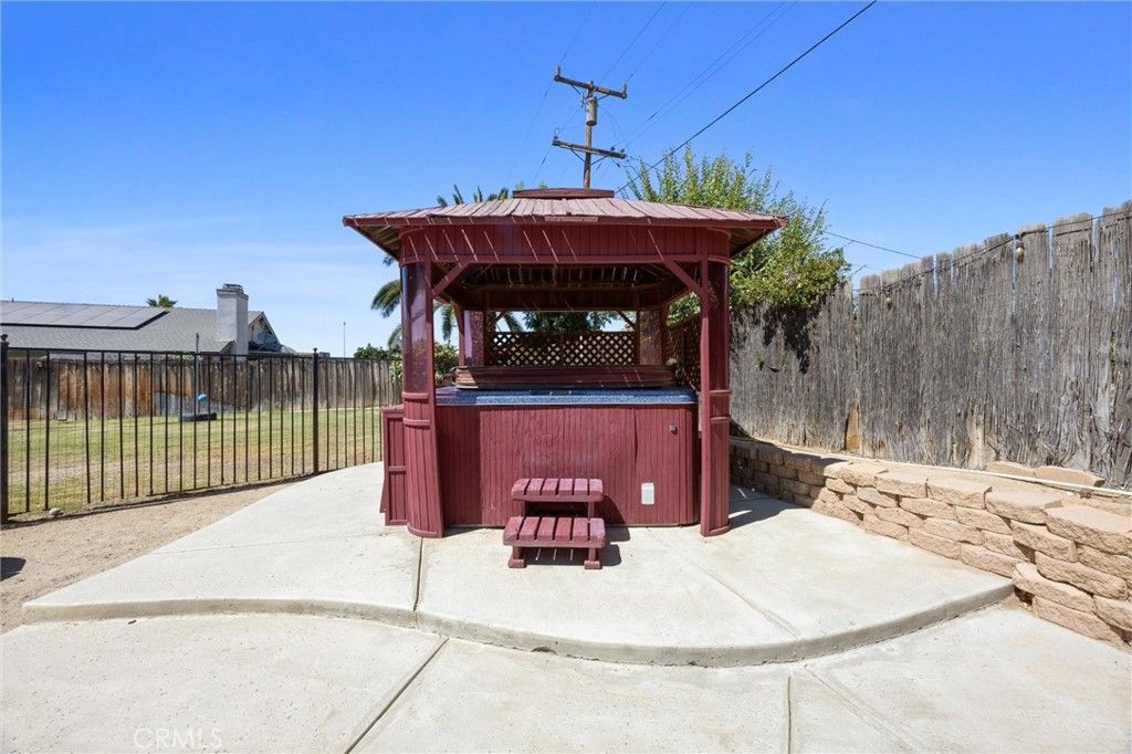 Exterior, Hot Tub