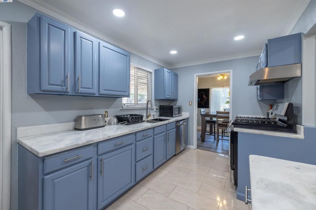 Dining room, Interior, Kitchen, Recessed Lighting