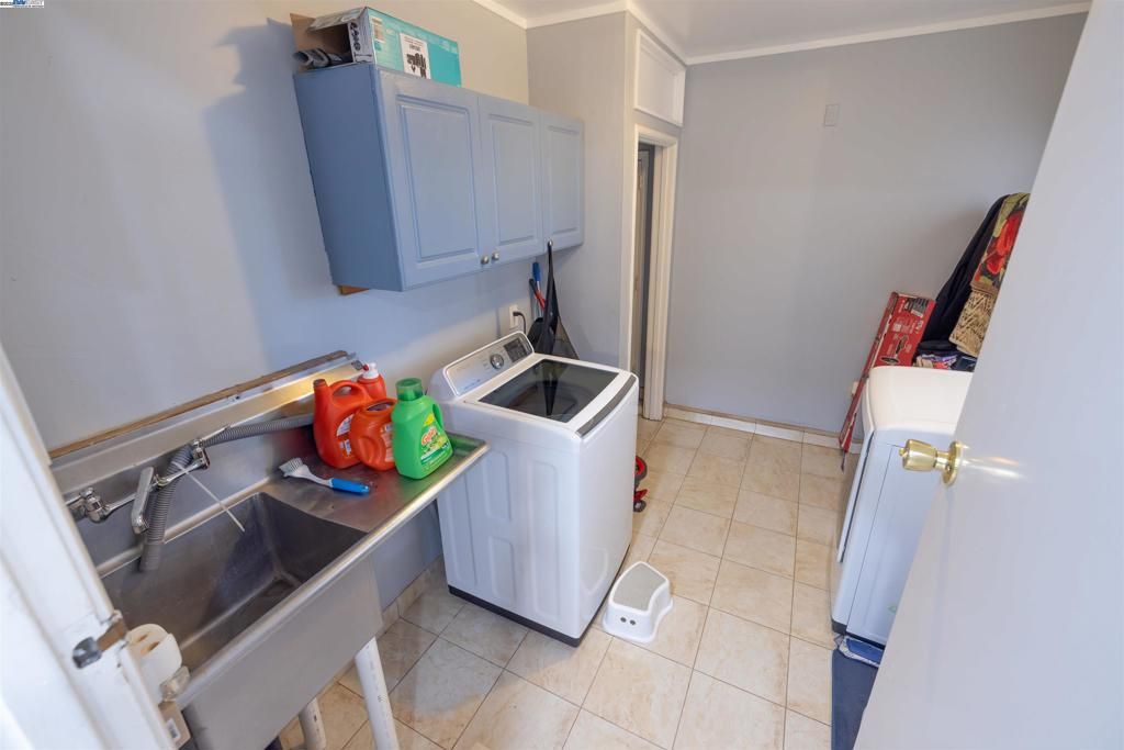 Interior, Washer